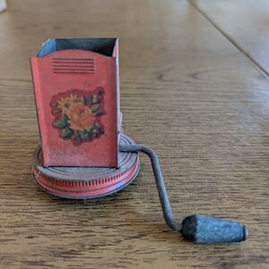 Vintage-Style Floral Phone Stand with Hand Crank - Coral Pink